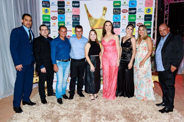 Diretoria da ACIC. Foram eles que tiveram a ideia de premiar as empresas mais lembradas com troféu (Foto: Divulgação ACIC)  