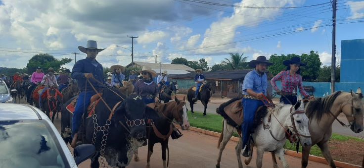 Cavalgada realizada na tarde deste sábado (16) em Cerejeiras (RO) Crédito de imagem: Gazeta Rondônia