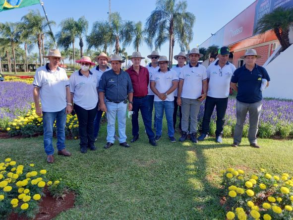 Visitantes de Rondônia na feira. Airton Gomes, ex-prefeito de Cerejeiras, também foi ao Show Rural Coopavel. (Foto: Rildo Costa)
