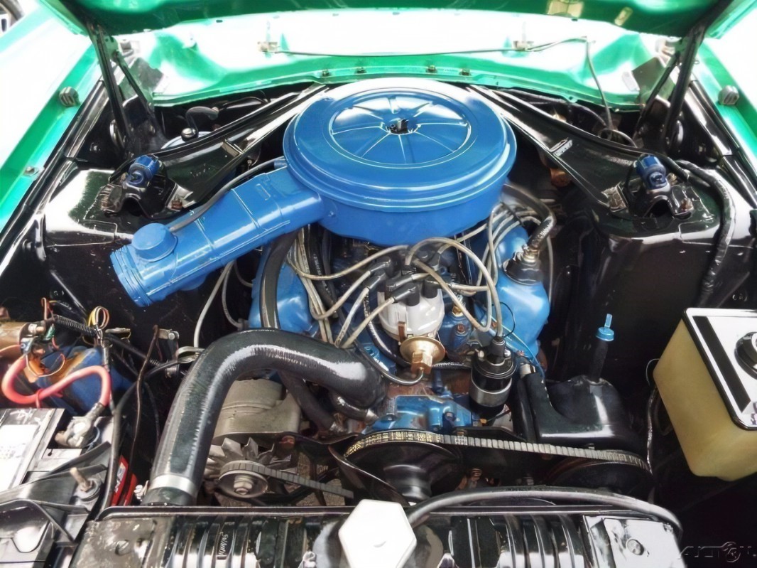 O Ford Maverick 1971 contava com um motor V8 de 302 polegadas cúbicas e tração traseira