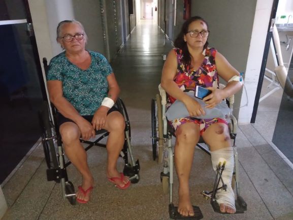 Socorro e a filha Aurineide durante encontro no hospital regional de Vilhena, onde ambas ficaram internadas - Foto: Arquivo familiar.