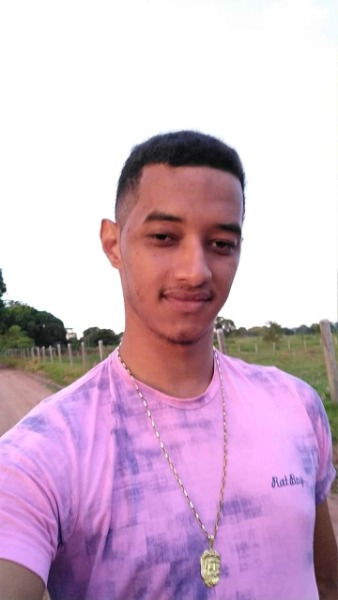  Willian Ferreira Reis, 28 anos, foi assassinado a tiros na noite do dia 25/03/2021 em Cerejeiras - (Crédito de imagem: Reprodução/Facebook)