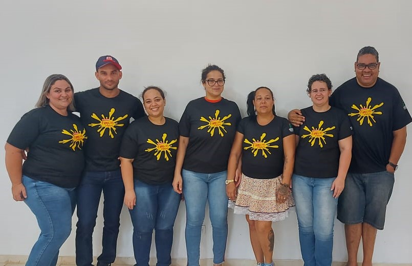 Monitores, articuladora e voluntário do Programa Famílias Fortes realizado em Cerejeiras - Foto: Gazeta Rondônia. 