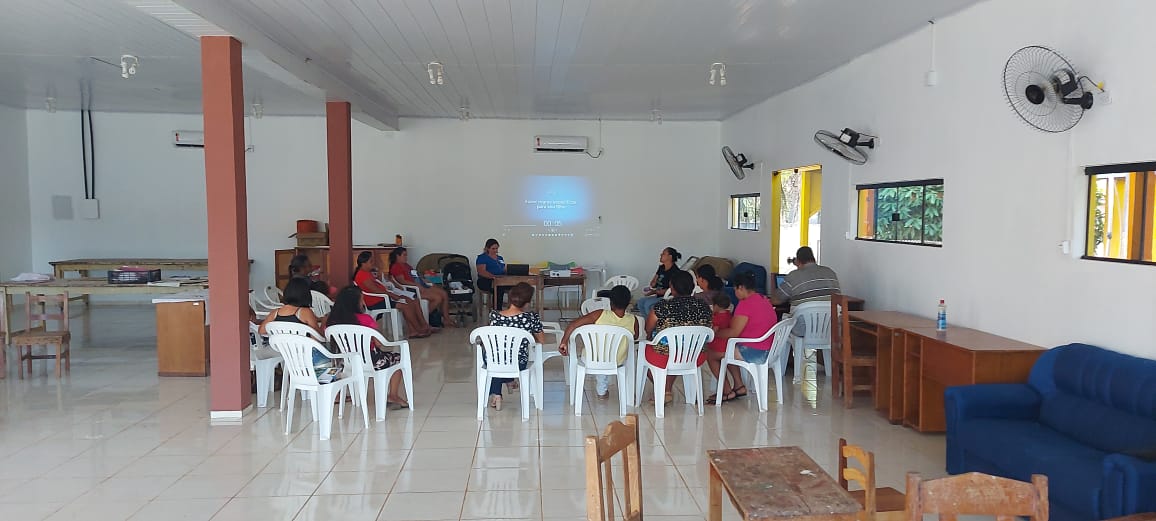 Crianças, Adolescentes e pais durante encontro do Programa Famílias Fortes em Cerejeiras - Foto: Gazeta Rondônia. 