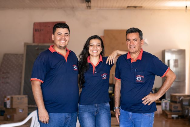 A Rápido Cerejeiras também abriu as portas em Cerejeiras na pandemia. O empreendedor Norberto e família acreditaram no município. (Foto: Nayuri Ferreira)