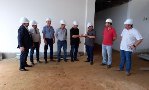 Copama entrega cheque com doação de R$ 100 mil para construção do Hospital Cooperar em Vilhena