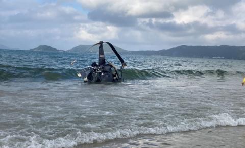 Helicóptero cai no mar 